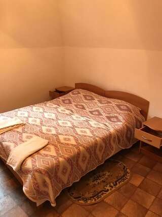 Гостиница Гостевой дом Ливадия Ливадия Двухместный номер с 2 отдельными кроватями и общей ванной комнатой-3